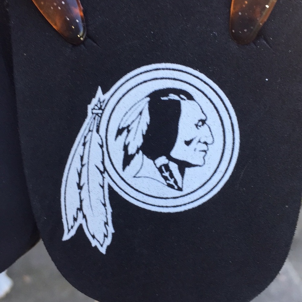 Collectible Redskin Flip-flops - Picture 5 of 6